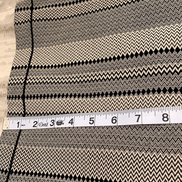 Theory patterned mini skirt - Picture 6 of 7